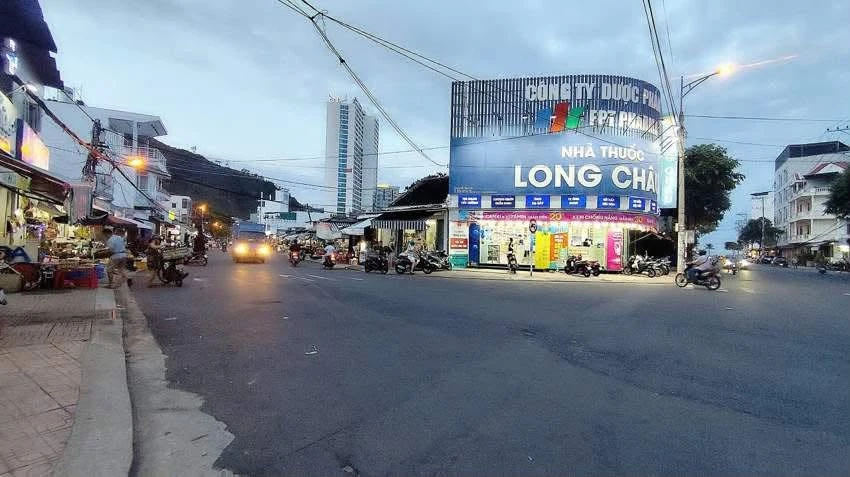 Bán nhà mặt tiền Dương Hiến Quyền Nha Trang 140m² 16,9 tỷ - Ảnh 1