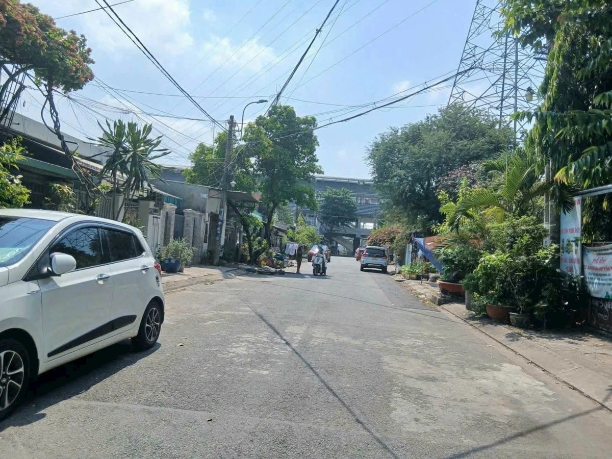 Bán nhà 2 tầng 5x23m đường rộng 12m, sổ riêng hoàn công, gần ga Metro Trường Thọ, Thủ Đức - Ảnh 1