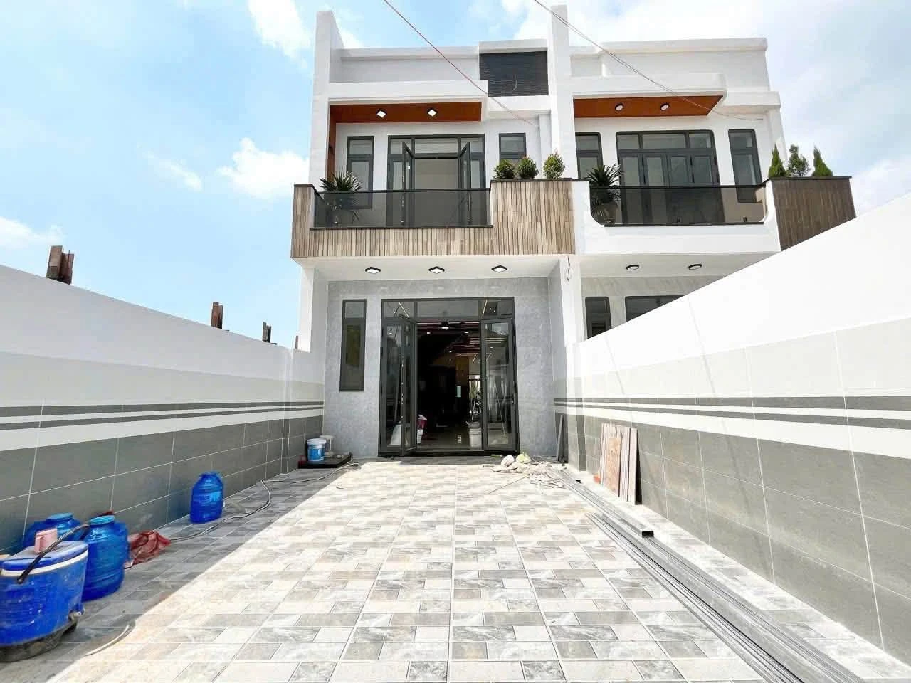 Bán nhà mặt tiền 90m² 4 PN gần Văn Miếu Trấn Biên, Biên Hòa - Ảnh 1