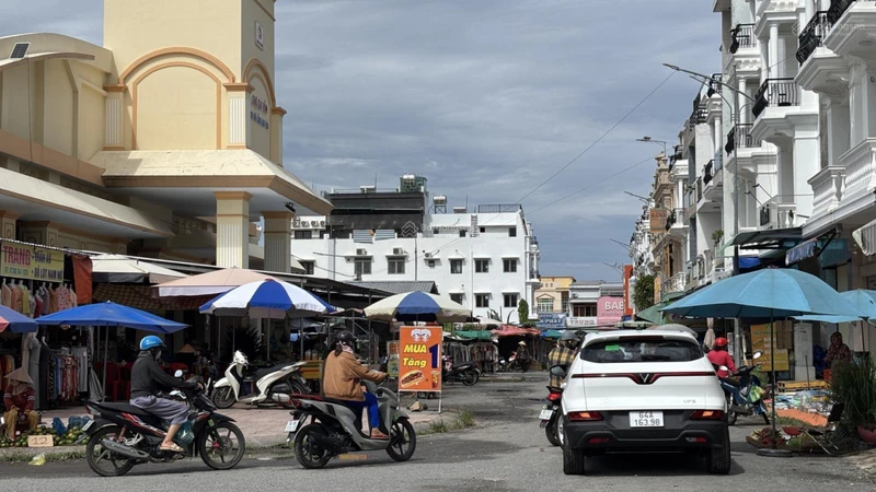 Nhà phố thương mại mặt tiền đường số 2 - trực diện Chợ Cái Vồn