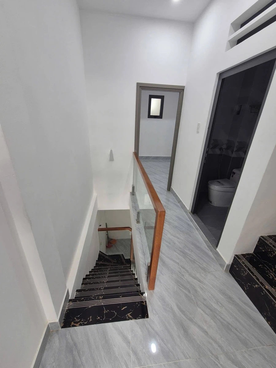 Bán nhà hẻm 6m đường Lạc Long Quân Quận 11, 32m², 3 tầng, 4PN, giá 6,9 tỷ - Ảnh thu nhỏ 3