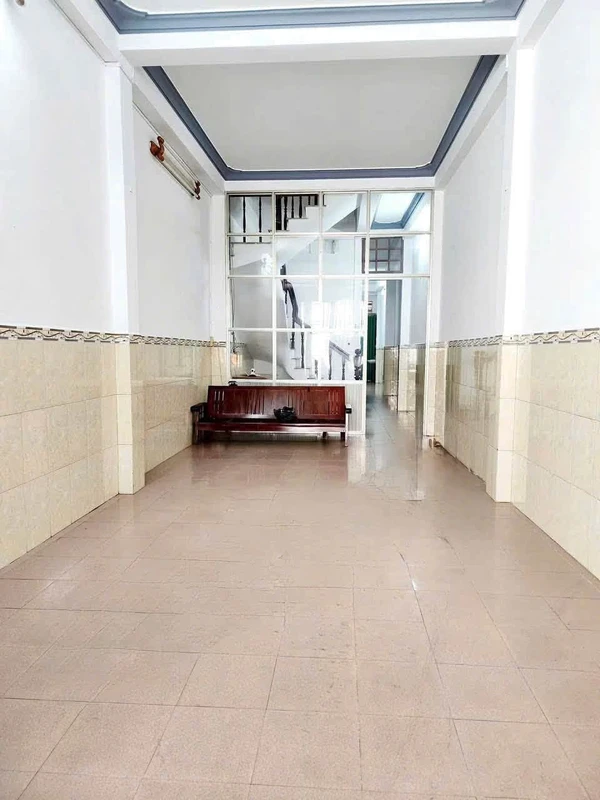 Nhà 2 tầng bán Phan Đình Phùng, Quảng Ngãi, 102m2, 3PN, 2WC, 2 tỷ