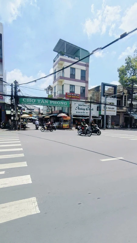 Nhà 1 trệt 1 lầu 120m² chợ Tân Phong giá 3,95 tỷ Biên Hòa