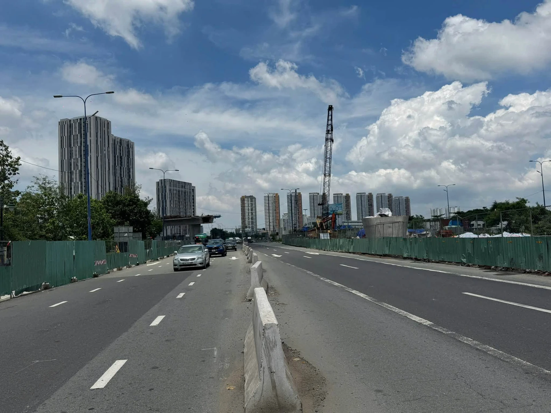 Bán dãy trọ 243m2 nút giao Nghìn Tỷ An Phú Q2, 22 tỷ - Ảnh 1