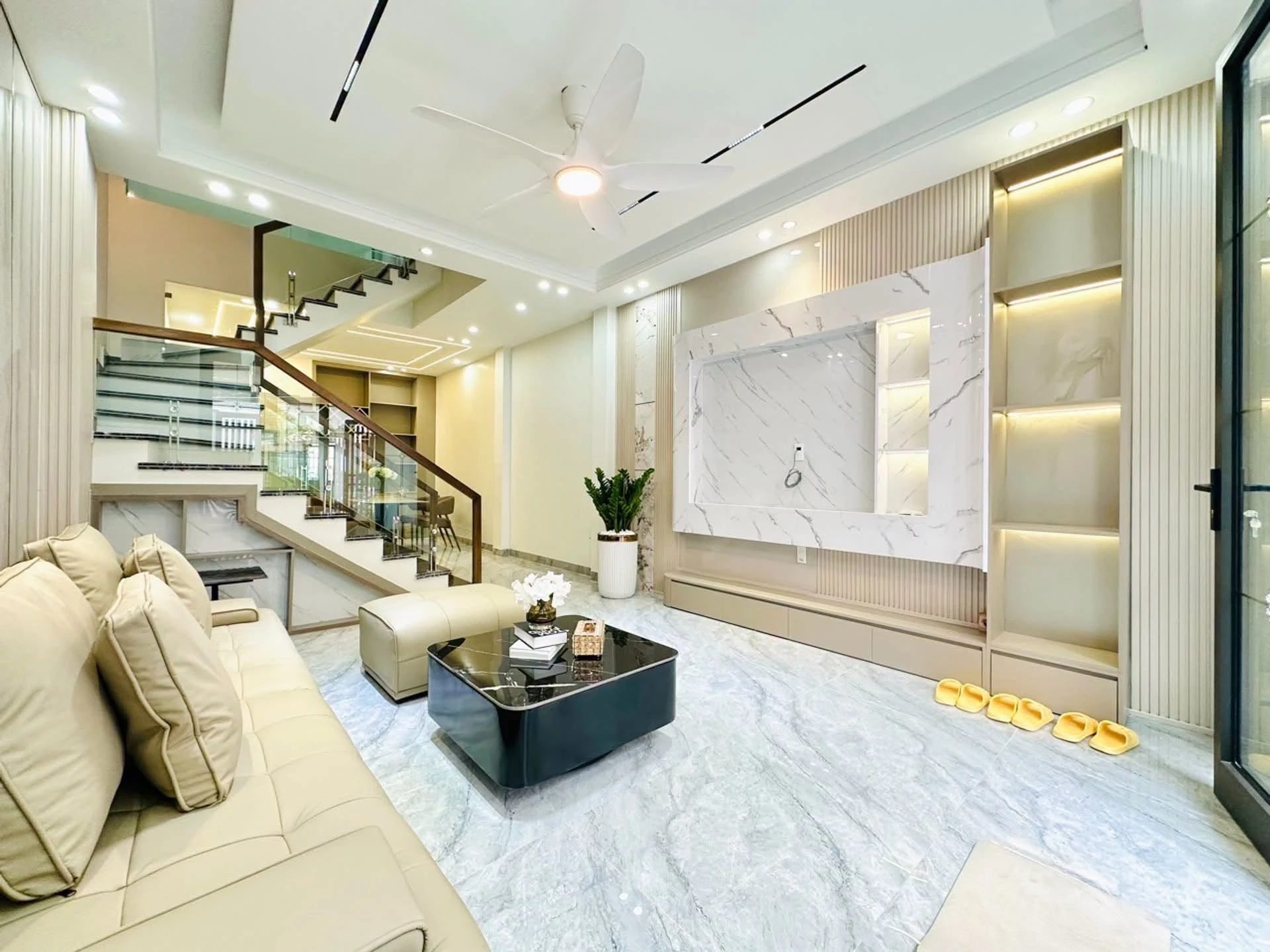 Bán nhà 4 tầng 51m2 Tôn Đức Thắng chưa đến 4 tỷ - Ảnh 1