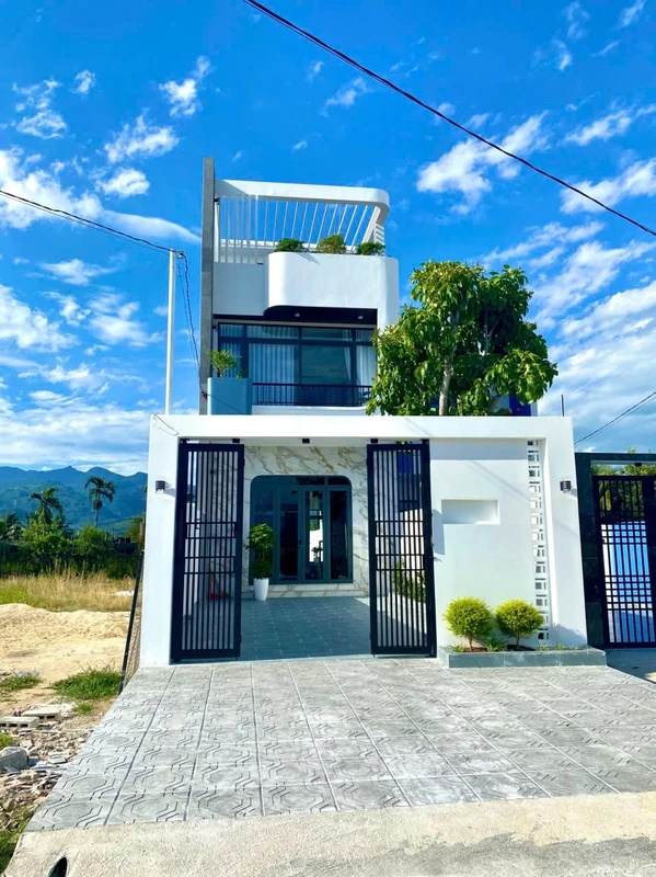 Bán nhà 3 tầng mê đúc 147,9m² full nội thất tại Diên Khánh, Khánh Hòa giá 3,68 tỷ
