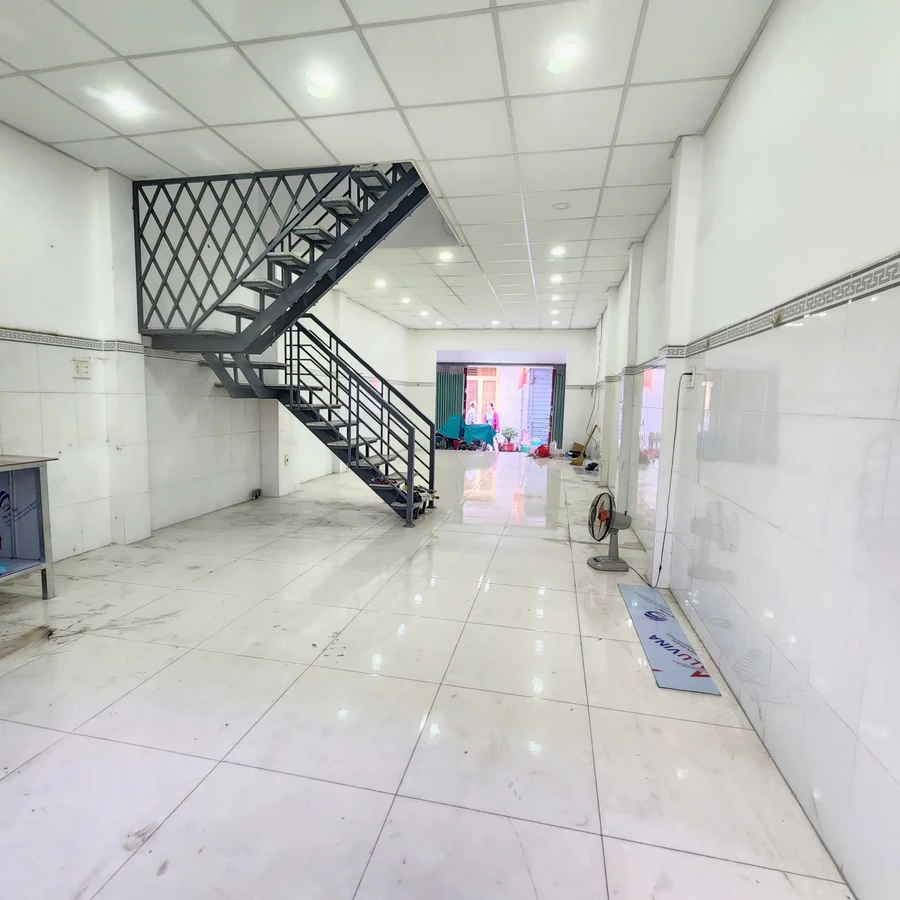 Bán nhà hẻm 4.8x16m, 1 lầu 2PN 2WC đường Lũy Bán Bích, Hòa Thạnh, Tân Phú, giá 5.5 tỷ - Ảnh thu nhỏ 3