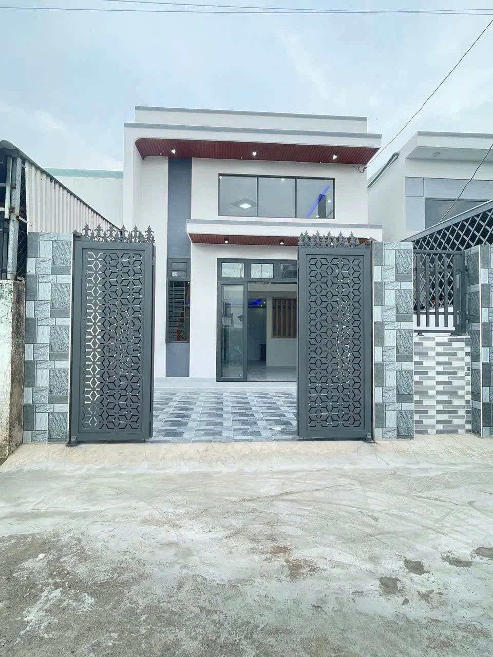 Bán nhà gác 3 phòng ngủ 102m2 gần tái định cư Bình Minh - Ảnh 1