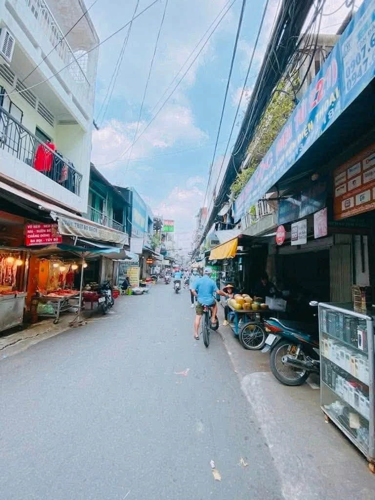 Bán đất Quận 4, 210m² mặt tiền 10m, 14 tỷ - Ảnh thu nhỏ 2