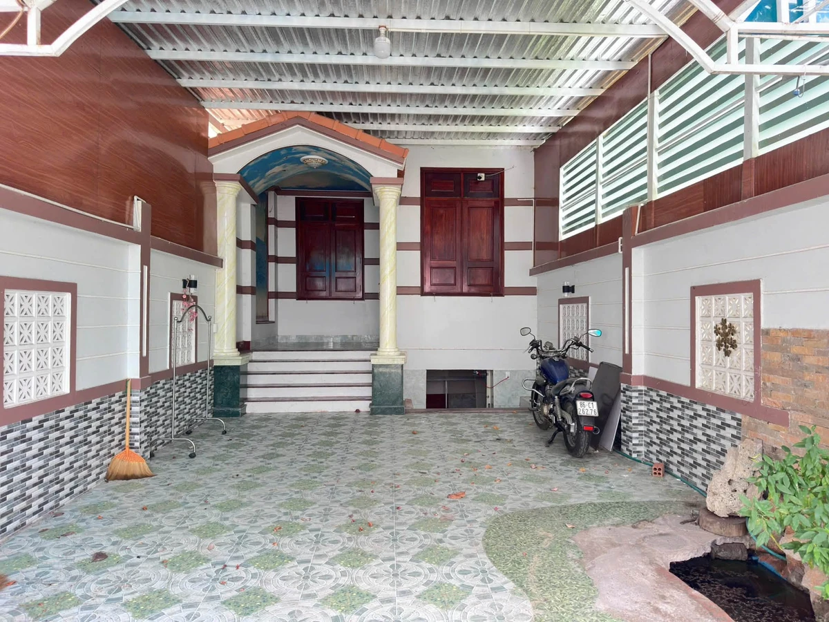 Bán nhà 1 trệt 1 lầu 200m2 hẻm Đặng Văn Lãnh Phan Thiết - Ảnh 1