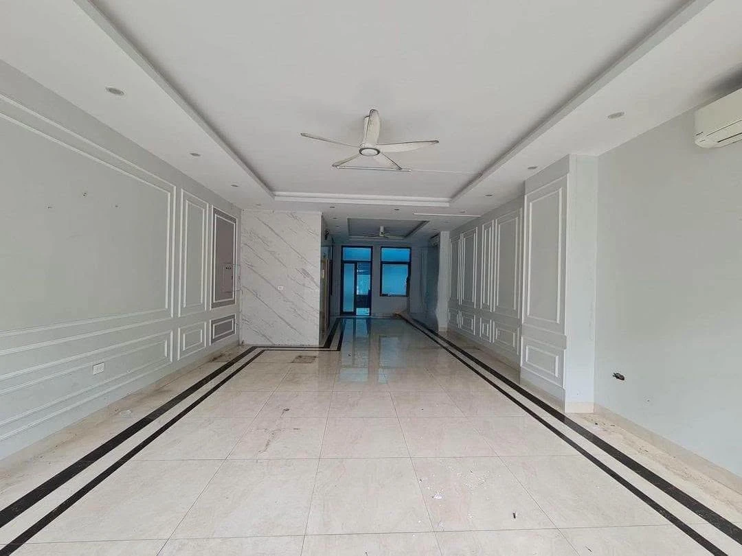Cho thuê nguyên căn 5 tầng 90m2 trục chính Monbay Hạ Long giá 32 triệu/tháng - Ảnh 1