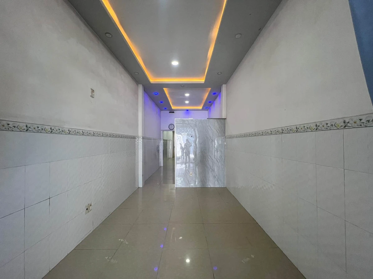 Bán nhà phố Lâm Đồng 73m2 cạnh hồ bơi 1 tỷ 50 triệu - Ảnh thu nhỏ 3