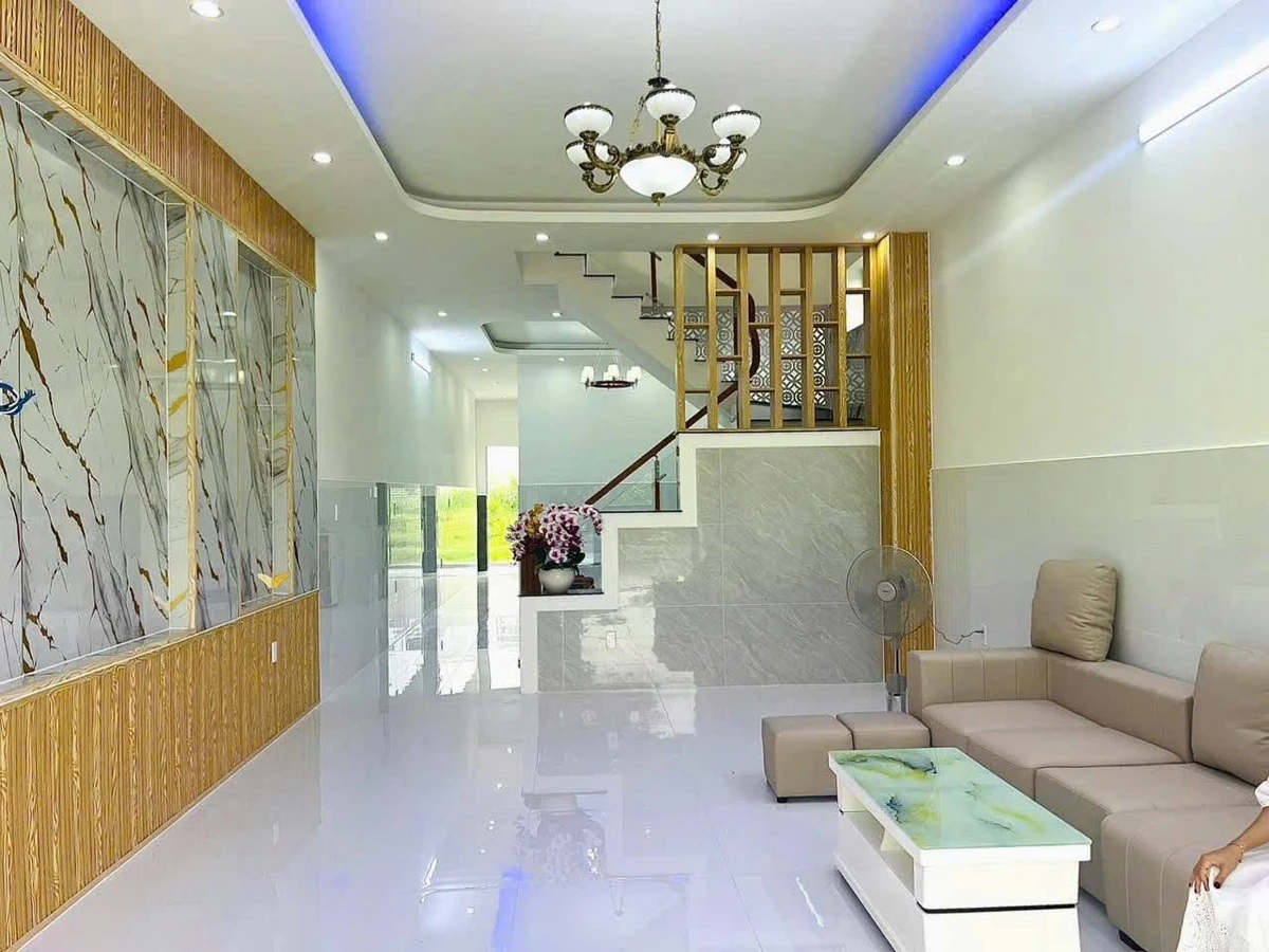 Bán nhà mặt tiền Huỳnh Bá Chánh 5x21m, 4PN, P. Long Tâm, TP Bà Rịa, giá 4,2 tỷ - Ảnh 1