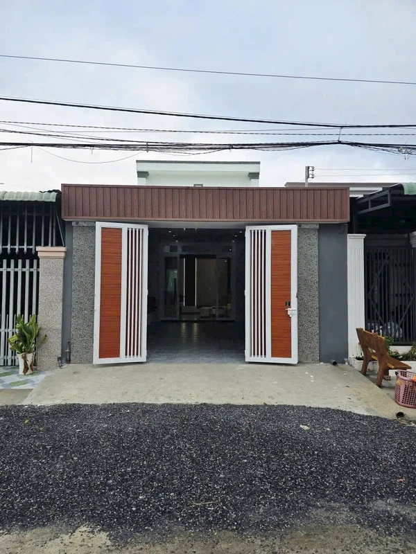 Bán nhà lầu 4 phòng ngủ 5x29m full thổ cư tại phường Long Hoa, Tây Ninh giá 1,9 tỷ