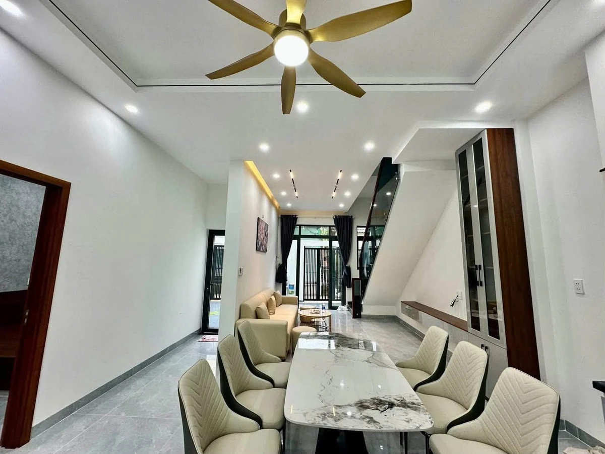 Bán nhà 2 tầng mặt tiền hẻm Lê Quý Đôn, 8x13,2m, 3 phòng ngủ, giá 2,75 tỷ, Quảng Ngãi - Ảnh thu nhỏ 3