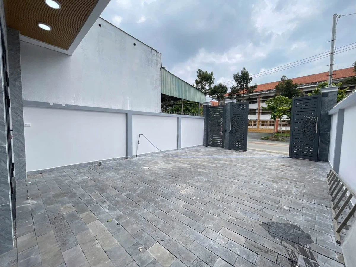 Bán nhà mặt tiền 1 trệt 2 lầu Thủ Dầu Một 98m² 3 tỷ 950 triệu - Ảnh thu nhỏ 5