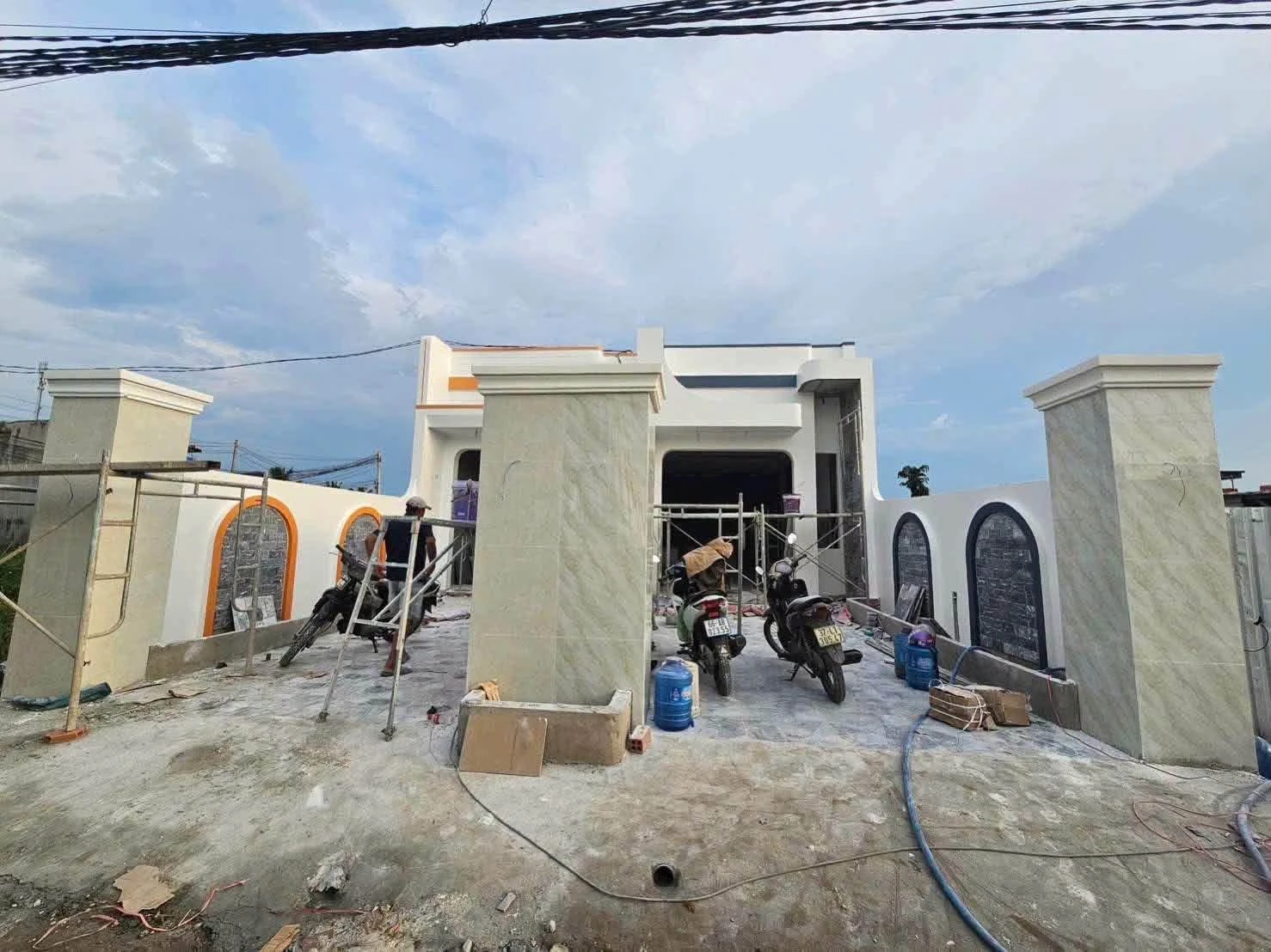 Bán nhà mới 4,2x32m 3 phòng ngủ sát KCN Tân Đức, Đức Hòa Hạ giá 1,79 tỷ - Ảnh 1