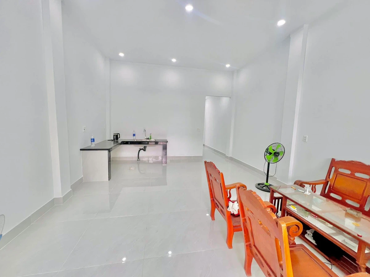Bán nhà sổ riêng 2 PN, 105m² tại Trảng Dài, Bình Dương, 2 tỷ 590 triệu - Ảnh thu nhỏ 2