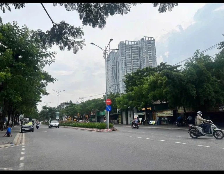 Bán nhà mặt đường Trần Khánh Dư 140m² Kon Tum 3,9 tỷ duong8m