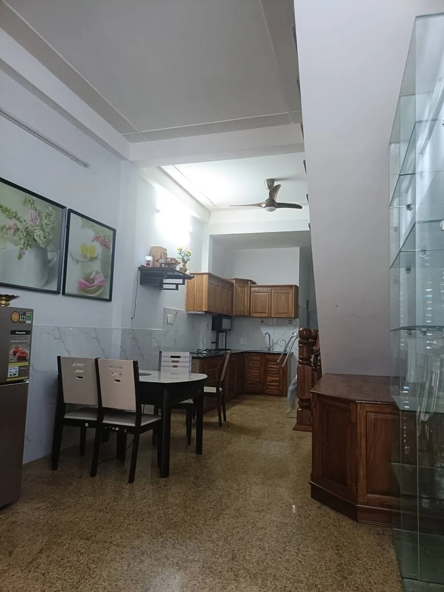 Bán nhà mặt tiền 68m2 gần chợ Tôn Đức Thắng, gần 5 tỷ - Ảnh 1