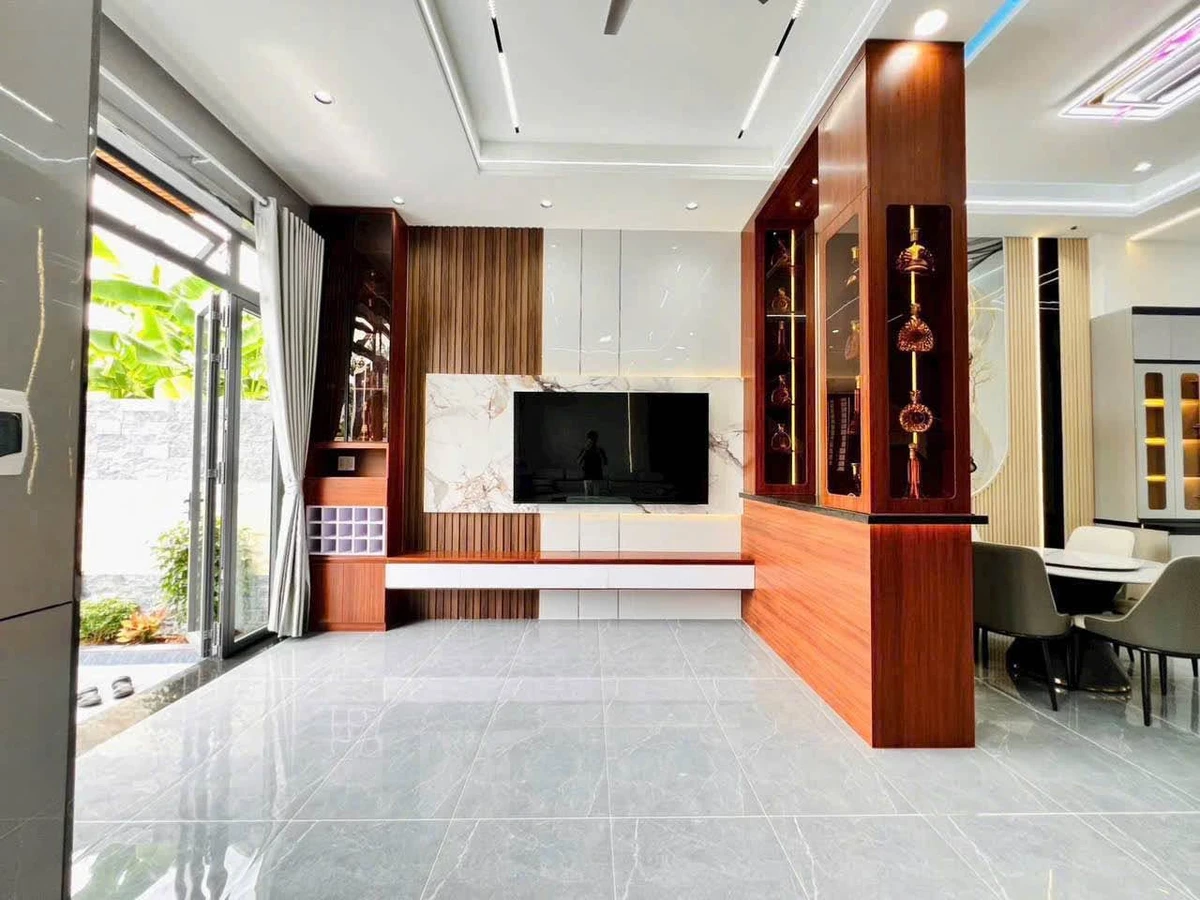 Bán nhà 1 trệt 1 lầu 6x20m, 5PN, đường Đông Thạnh 4, Hóc Môn, giá 5,89 tỷ - Ảnh thu nhỏ 3