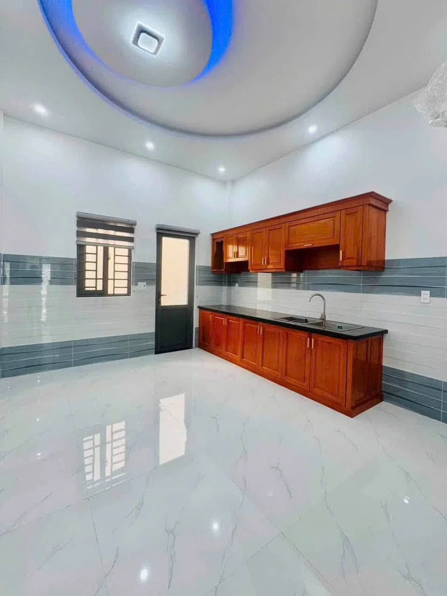 Bán nhà mặt tiền Nguyễn Văn Tố Rạch Giá 92m² 3.45 tỷ - Ảnh thu nhỏ 2