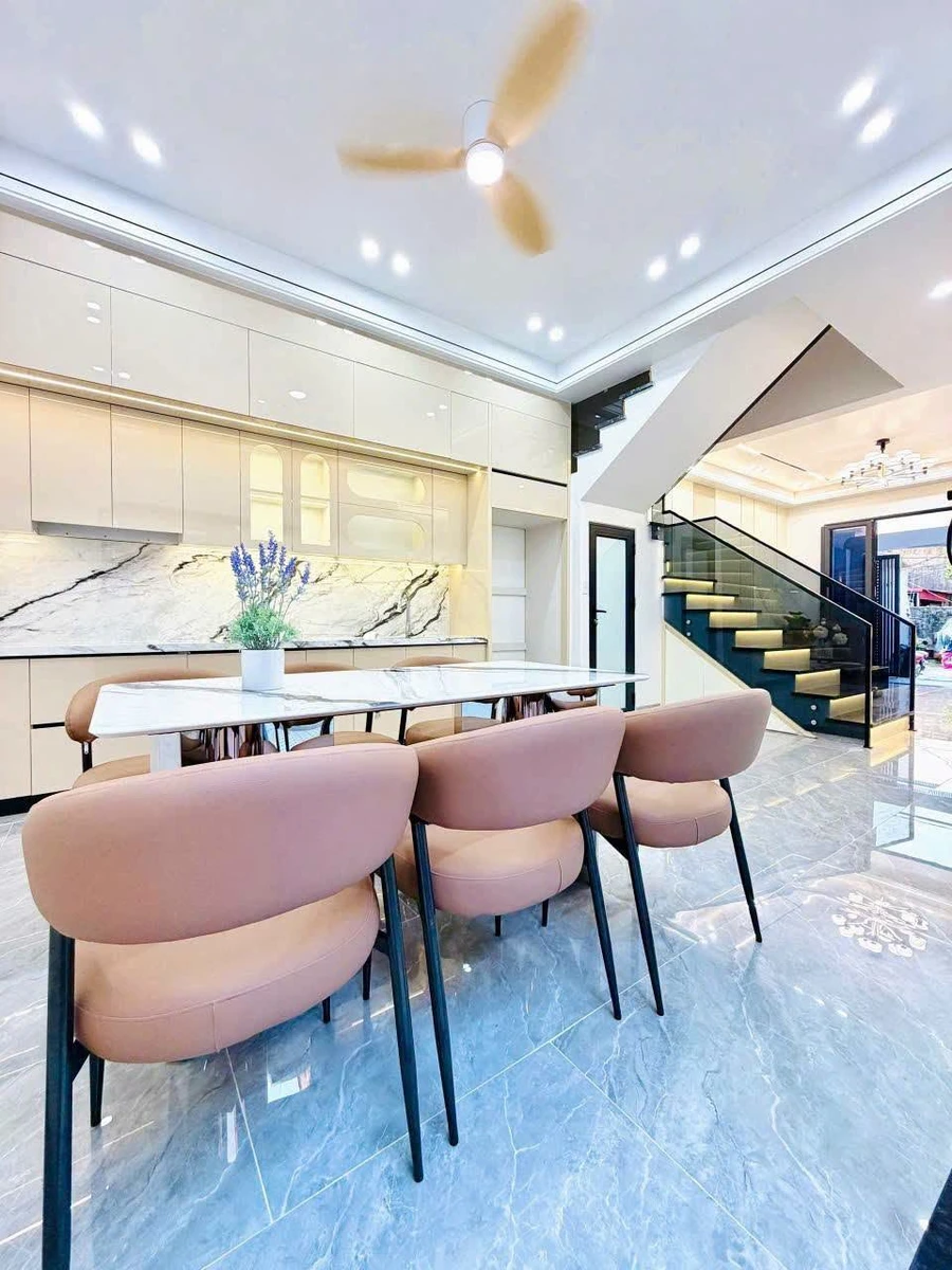 Bán nhà 4 tầng 71m² sân trước sân sau Đội Văn Trại Chuối - Ảnh 1