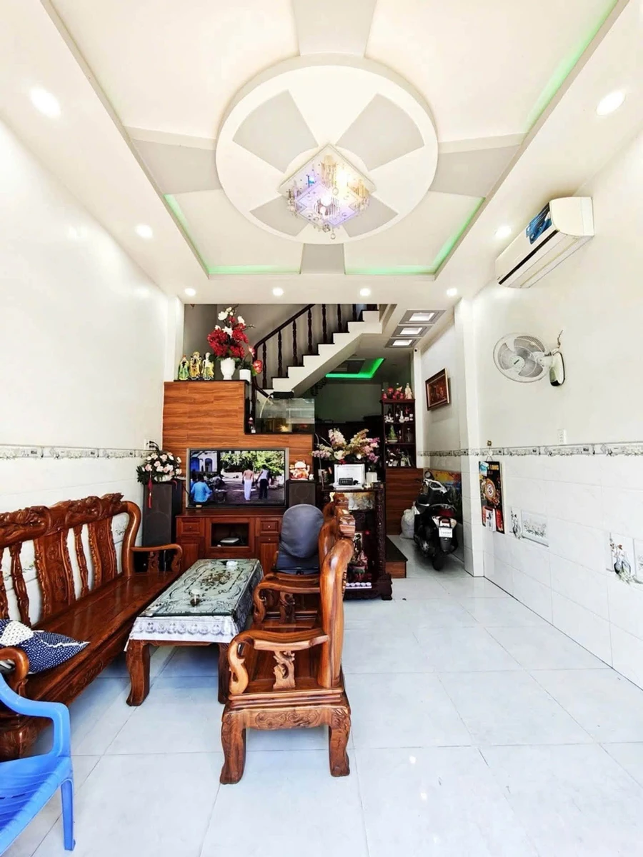 Bán nhà hẻm 5m Lê Văn Quới, 4x10, 1 trệt 2 lầu, giá 4,8 tỷ, Bình Tân - Ảnh 1