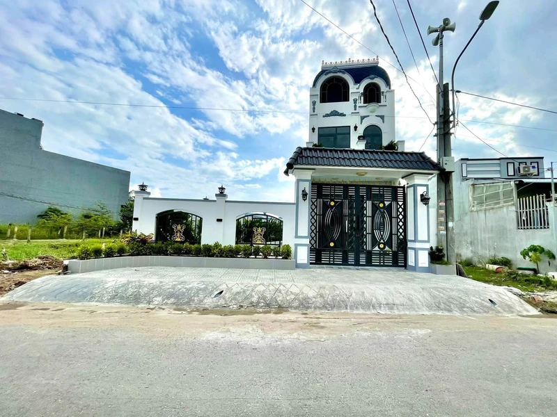 Bán nhà lầu sân vườn 164m2 mặt tiền nhựa 6m khu Lộc Trung, giá 3,35 tỷ