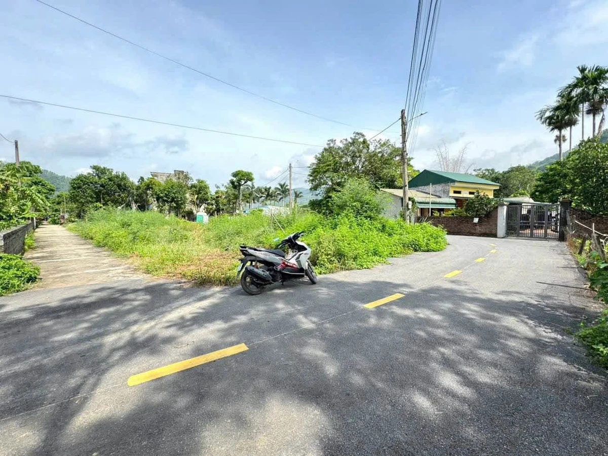 Bán lô góc 3 mặt tiền 400m² full thổ cư Lâm Sơn, Hòa Bình - Ảnh 1