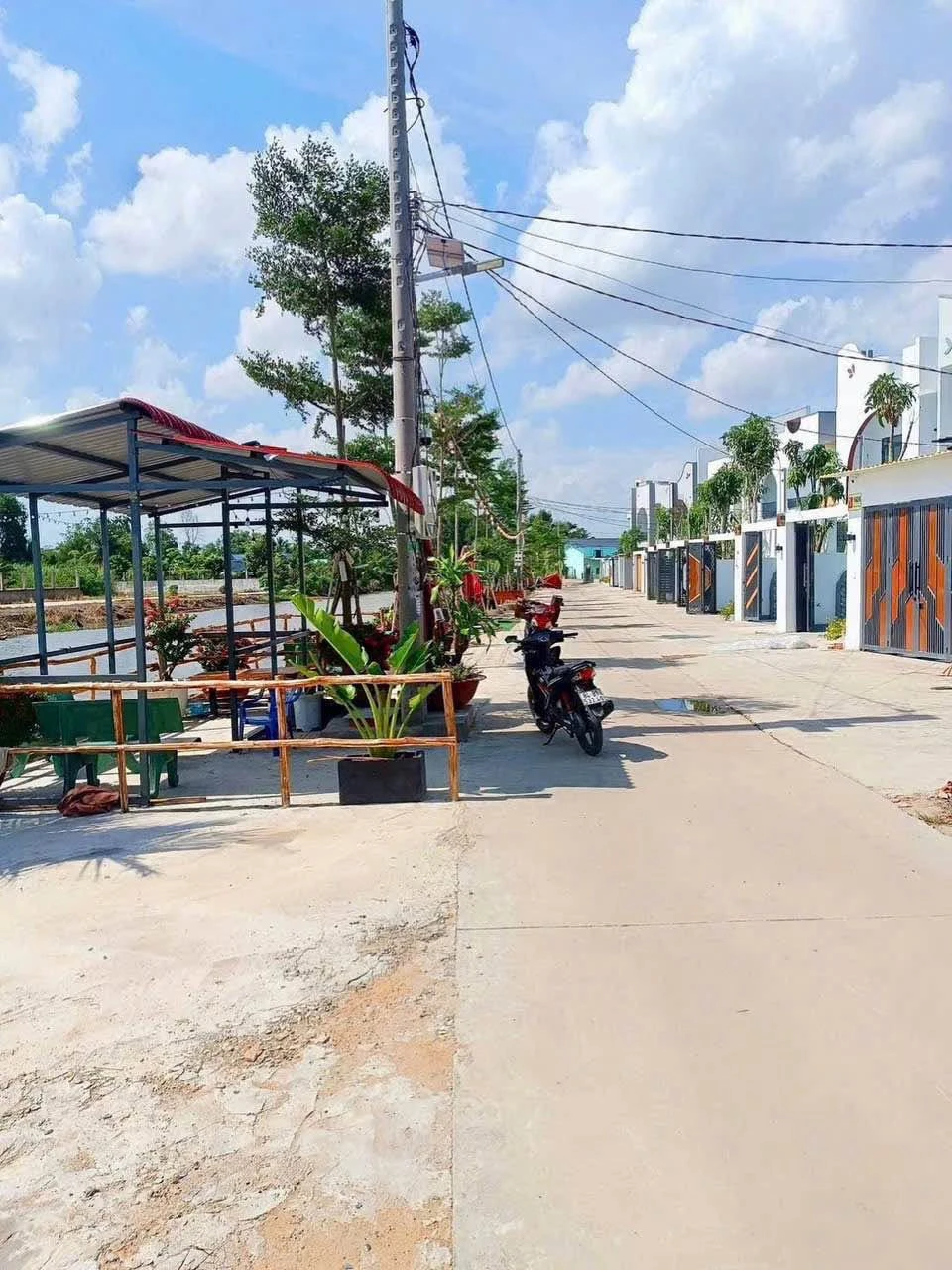 Bán nhà 1 trệt 1 lầu 145m² view sông Bến Lức - Ảnh 1