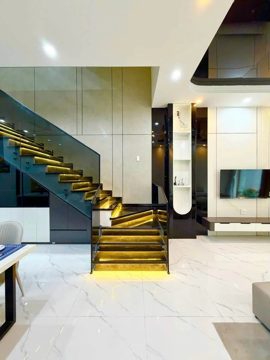 Bán nhà 3 tầng Hoà Xuân 100m² với nội thất đầy đủ - Ảnh thu nhỏ 4