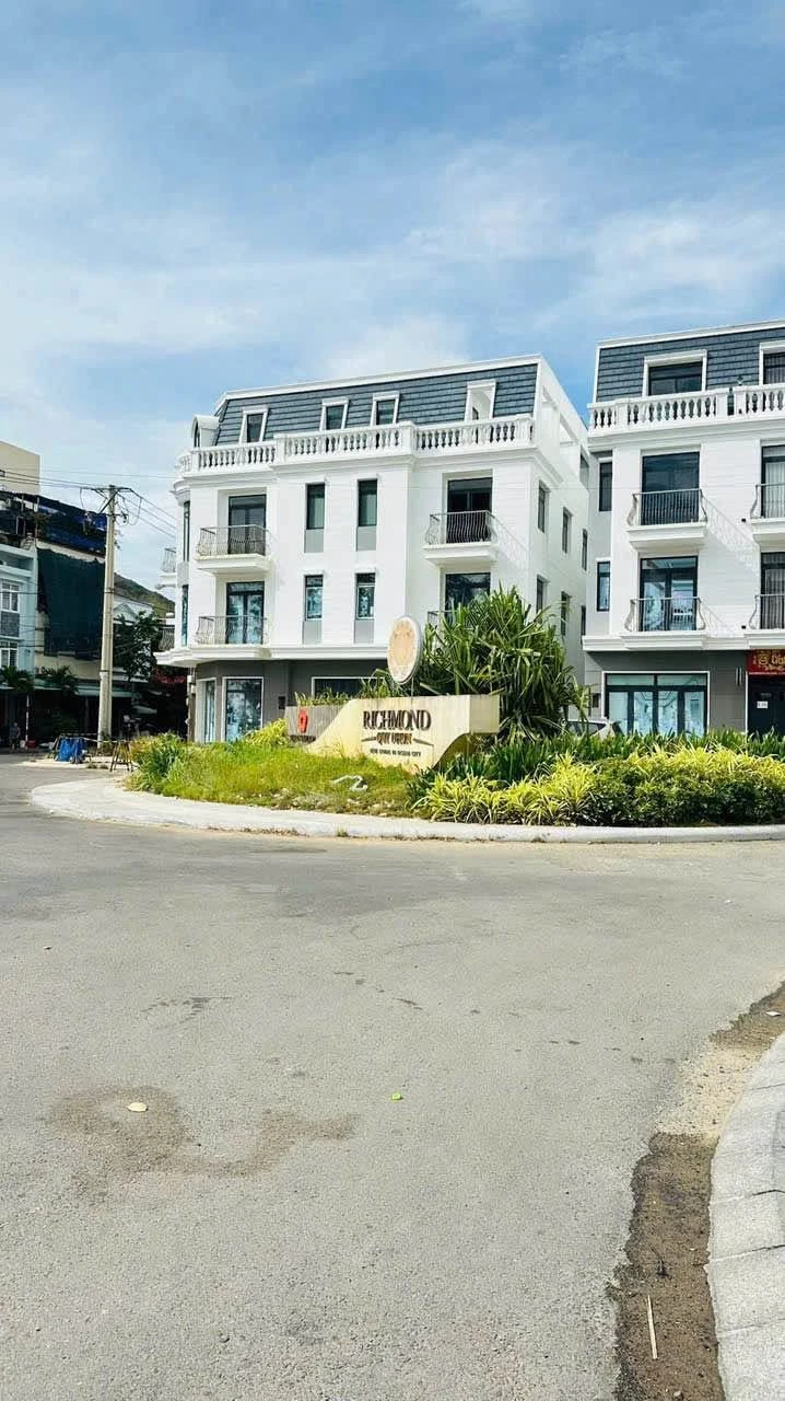 Bán nhà mặt tiền 4 tầng 40m2, 3PN Quy Nhơn - Ảnh 1
