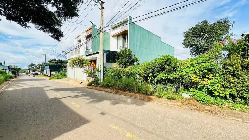 Bán đất mặt tiền Nguyễn Hữu Thọ 330m² giá 3.8 tỷ