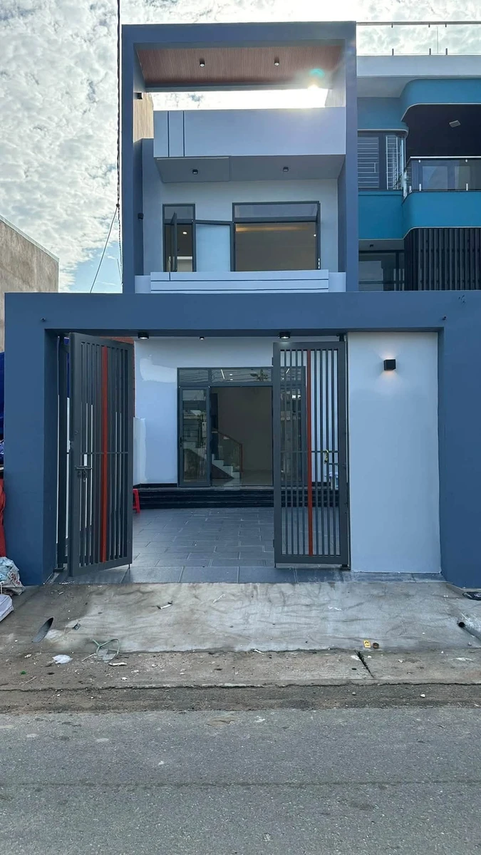 Nhà 4 phòng ngủ mặt tiền DX101, 91.7m² Chánh Hiệp - Ảnh 1
