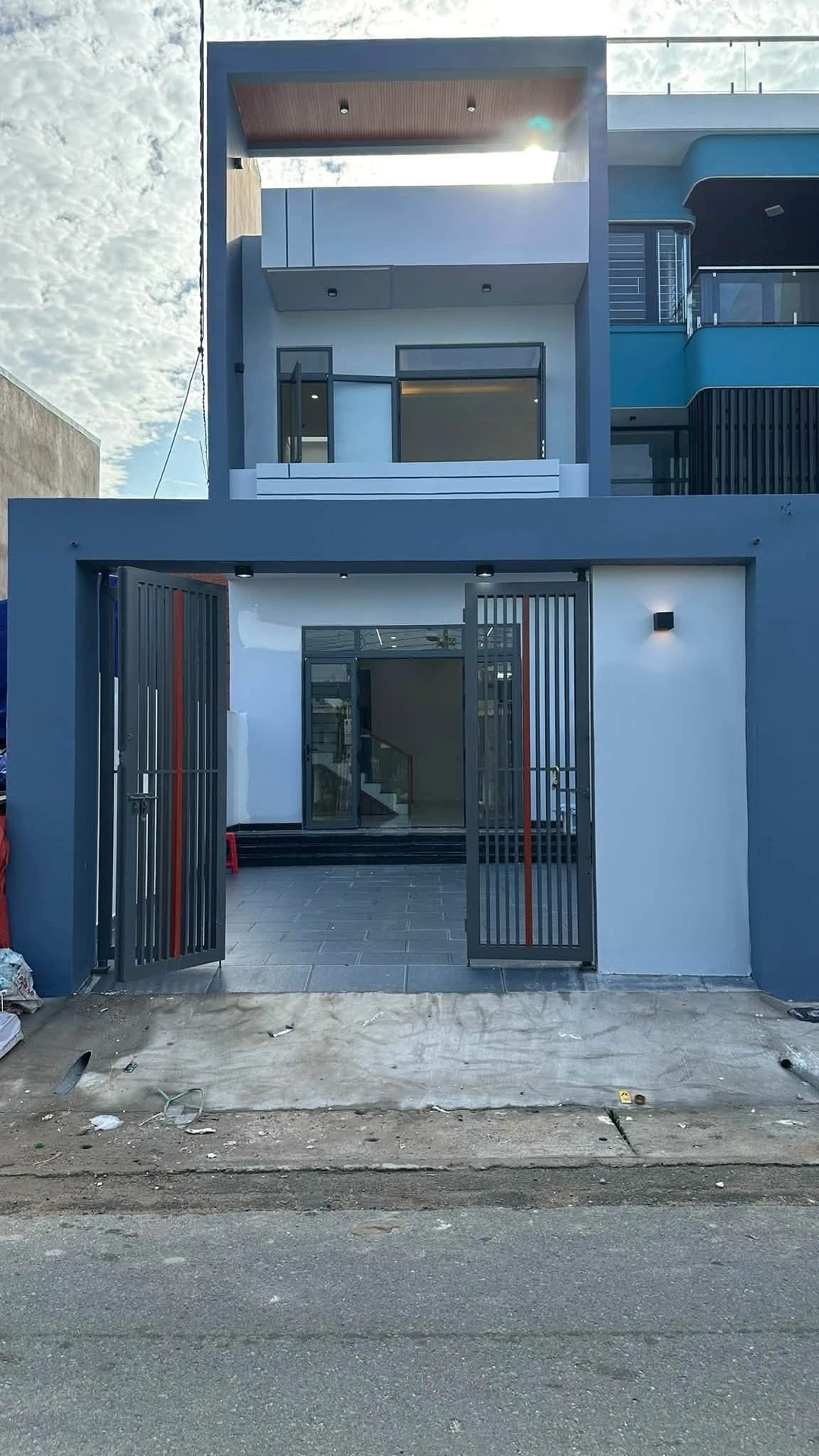 Nhà 4 phòng ngủ mặt tiền DX101, 91.7m² Chánh Hiệp - Ảnh 1