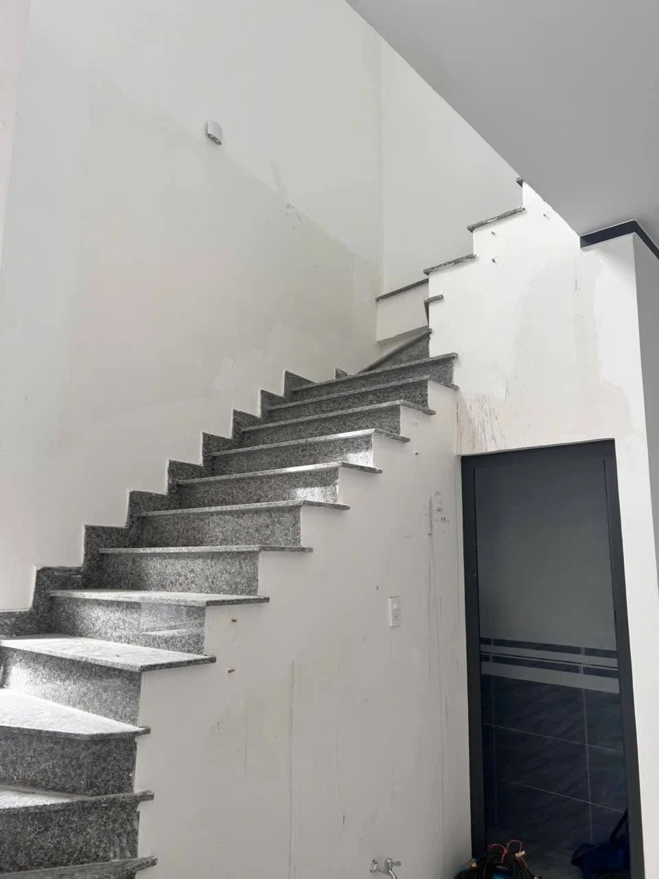 Bán nhà 70m2 gần chợ Bình Lộc giá 1 tỷ 400, tặng nội thất cơ bản - Ảnh 1