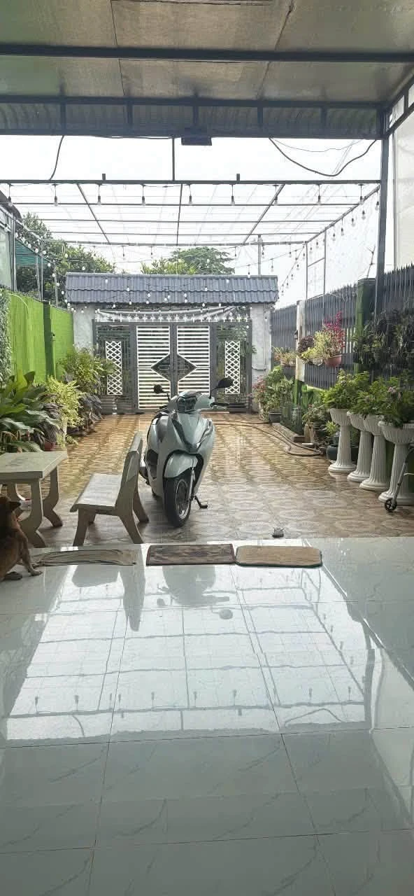 Bán nhà gác lửng có sân vườn tại Thị trấn Đất Đỏ, 198.4m² - Ảnh 1