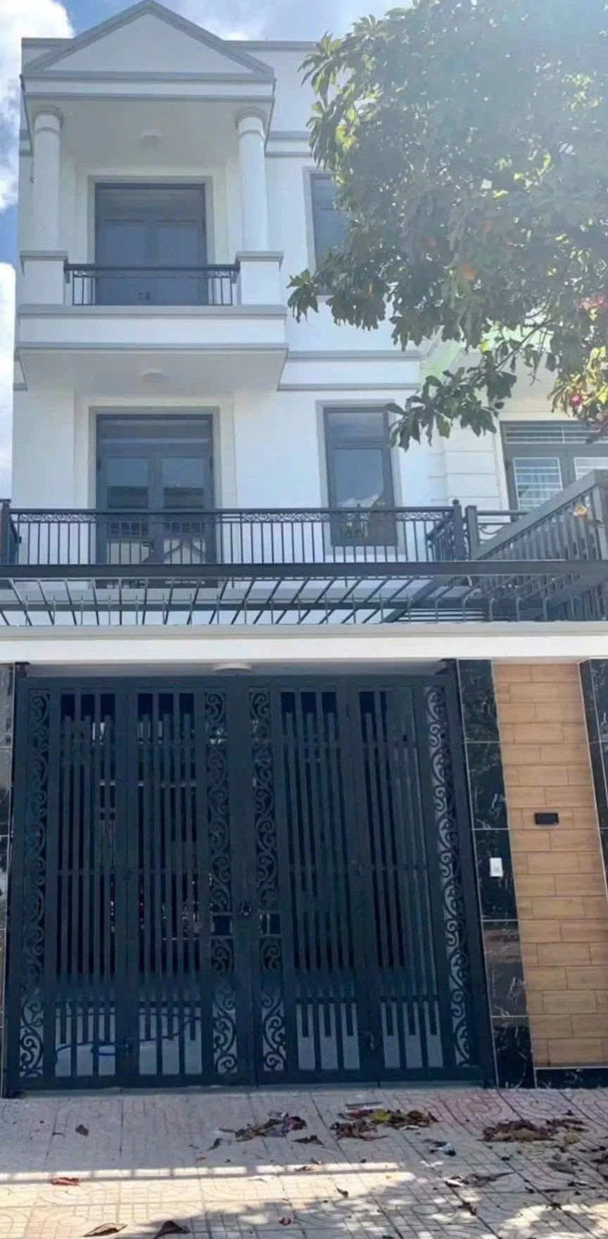 Bán nhà 1 trệt 2 lầu 4 PN, 100m², KDC Phúc Đạt, Bình Dương - Ảnh 1