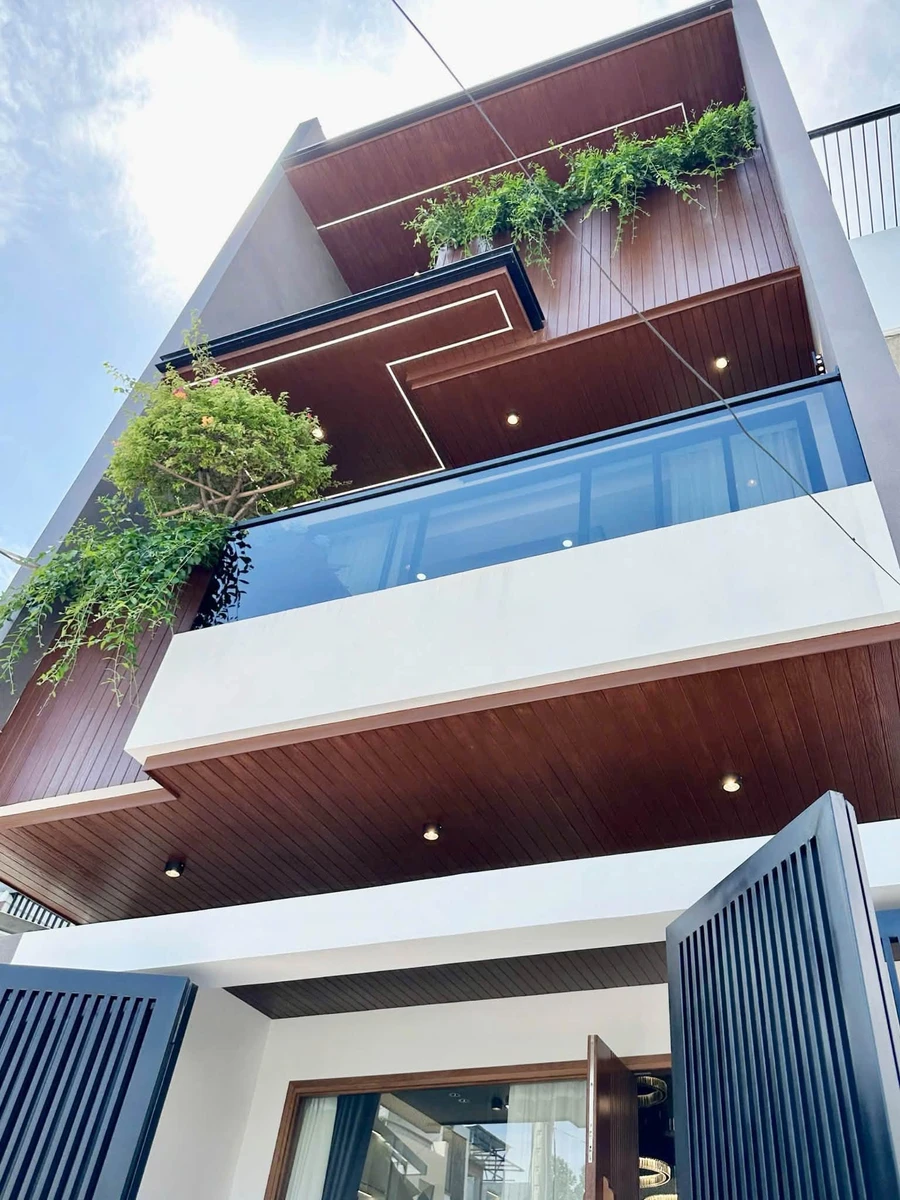 Nhà 3 tầng MT Thanh Lương 100m² đất, 300m² xây 9 tỷ - Ảnh 1