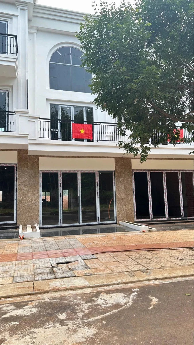 Bán shophouse 5x20m 1 trệt 2 lầu giá 5,79 tỷ khu đô thị Ân Phú - Ảnh thu nhỏ 5