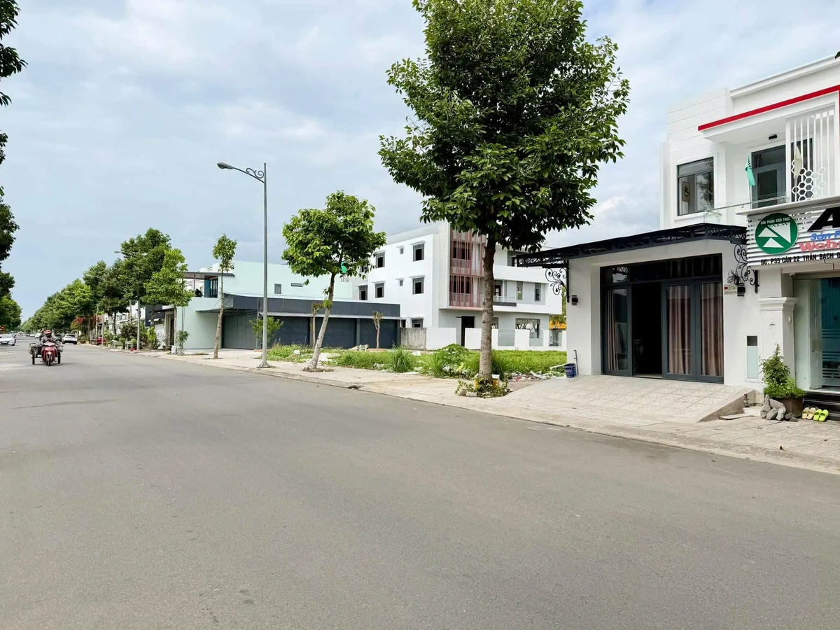 Bán nhà mới mặt tiền Trần Bạch Đằng, KĐT Phú Cường, Rạch Giá, 5x18m, 1 trệt 1 lầu, 3PN - Ảnh 1