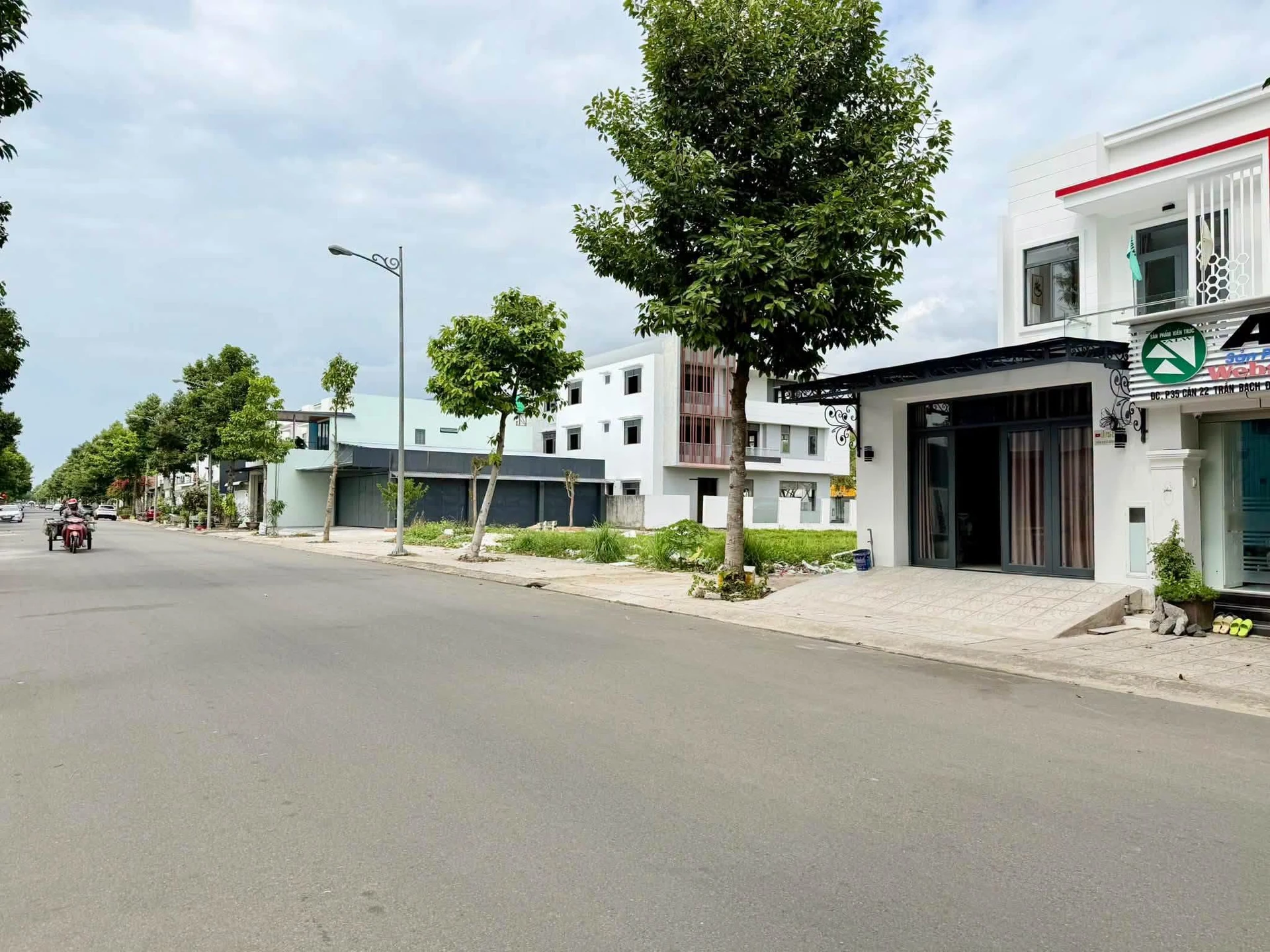 Bán nhà mới mặt tiền Trần Bạch Đằng, KĐT Phú Cường, Rạch Giá, 5x18m, 1 trệt 1 lầu, 3PN - Ảnh 1