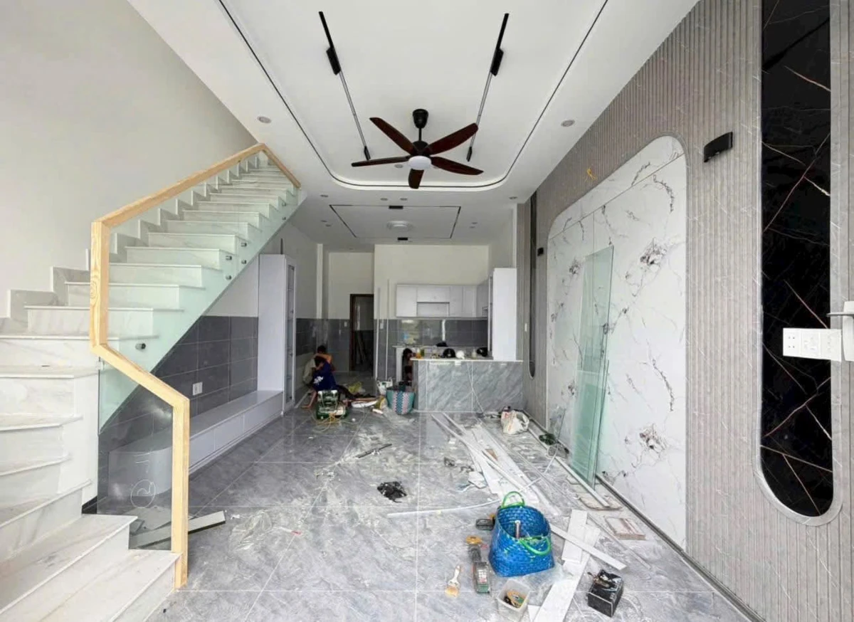 Bán nhà lầu 4.5x16m giá 1 tỷ 690 gần Hương Lộ 15, bến phà Bạch Đằng - Ảnh thu nhỏ 3