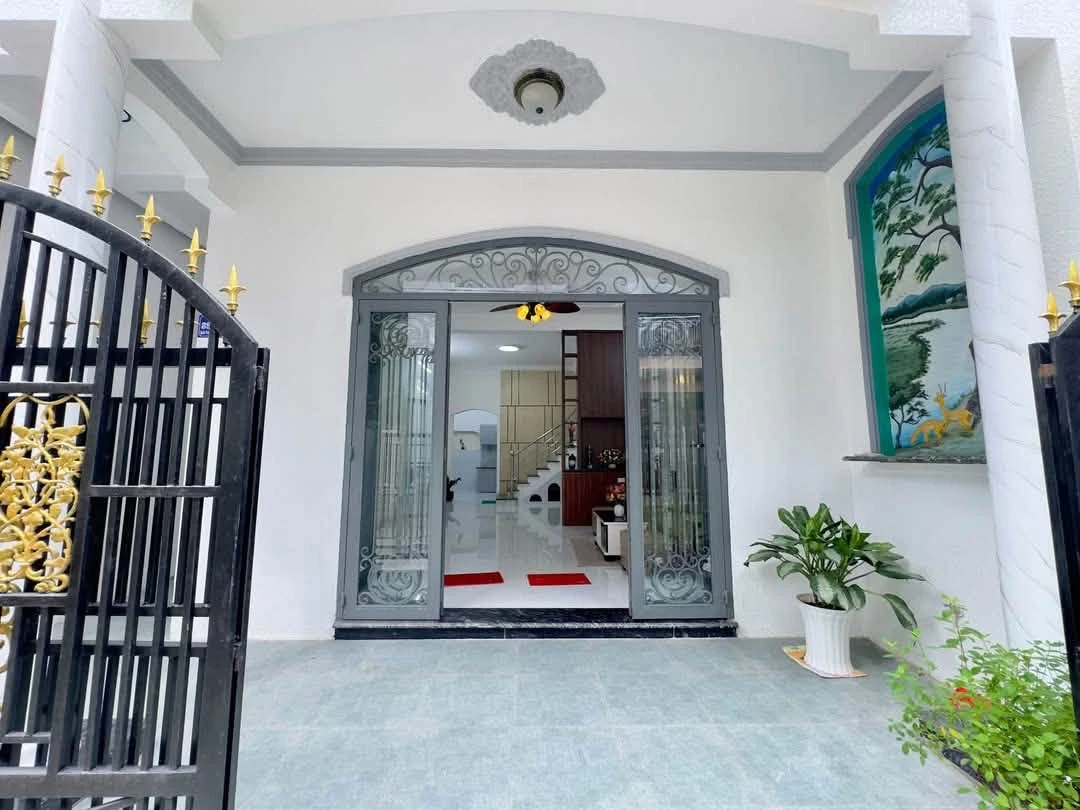 Bán nhà 1 trệt 1 lầu 180m2 gần Công viên 30/4 Bình Dương - Ảnh 1