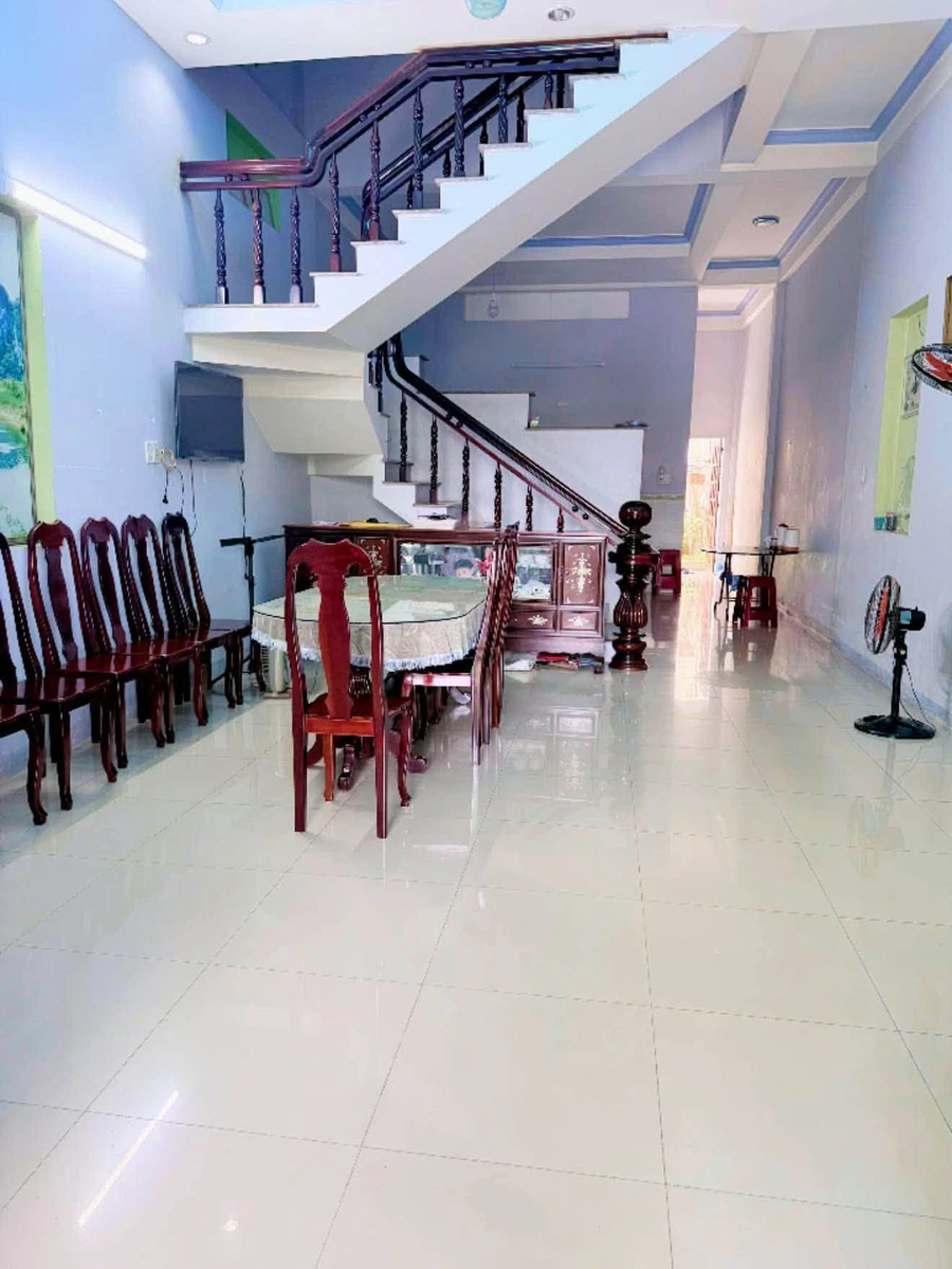 Bán nhà 2 tầng 3PN, 125m², đường ô tô Quảng Ngãi - Ảnh 1