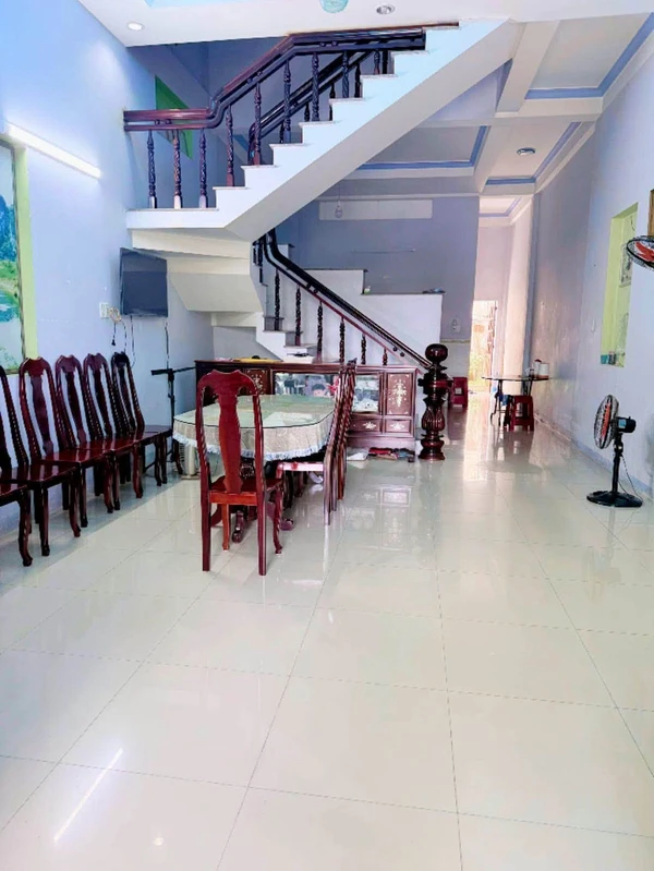Bán nhà 2 tầng 3PN, 125m², đường ô tô Quảng Ngãi
