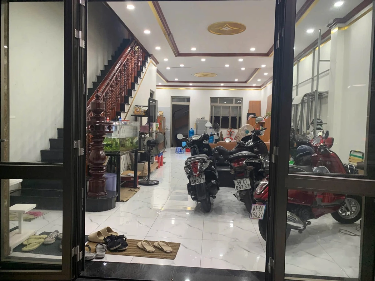 Bán nhà 1 trệt 2 lầu 5,5x13,8m KĐT Hoàng Lộc, Phường Bình Dương, giá 3,15 tỷ - Ảnh 1