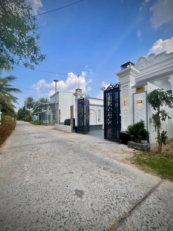 Bán nhà mới Tân Cổ Điển 2PN, 100m² Hữu Định Bến Tre