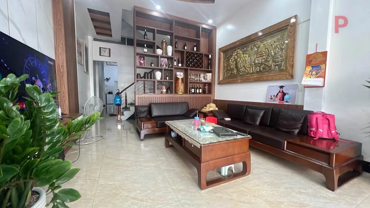 Bán nhà 2 tầng 4 phòng ngủ 90m2 Phố Hưng Thịnh - Ảnh thu nhỏ 3